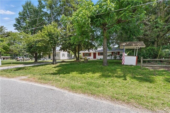 Building Photo - 3127 N Riverside Dr