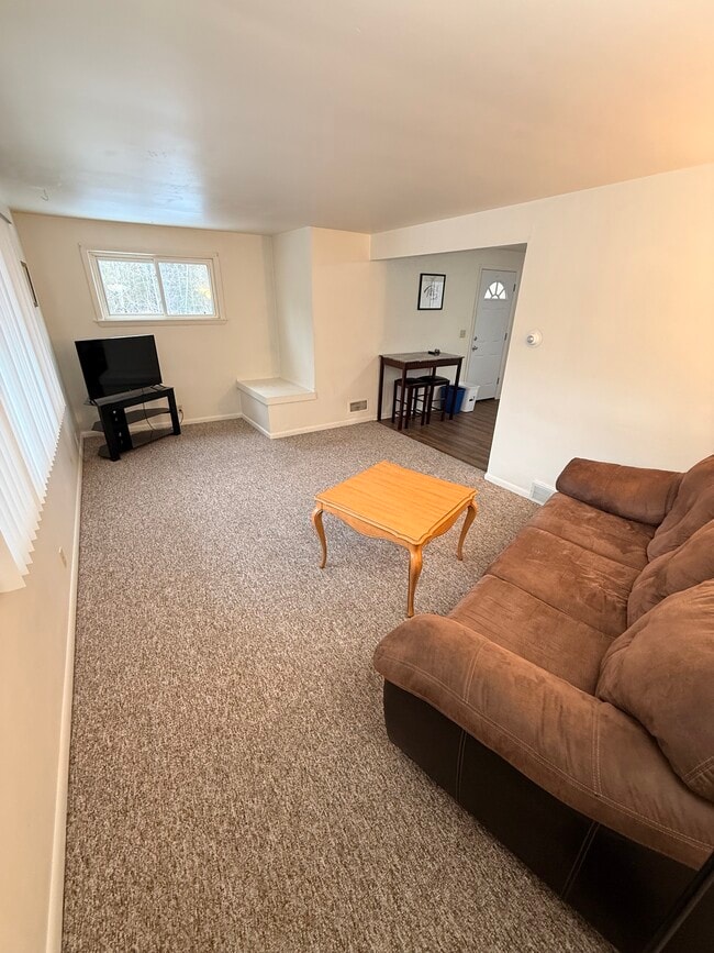 Building Photo - 310 Poplar St