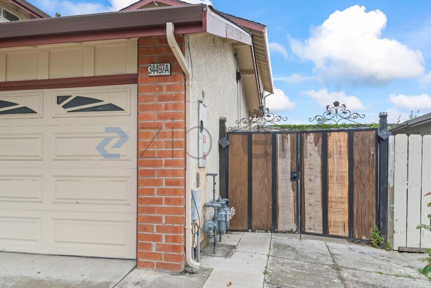 Building Photo - 34497 Salinas Pl