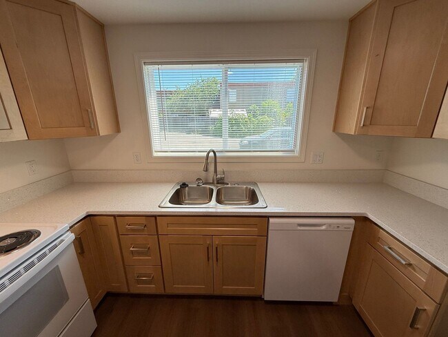 Building Photo - 1505 NW Highland Dr
