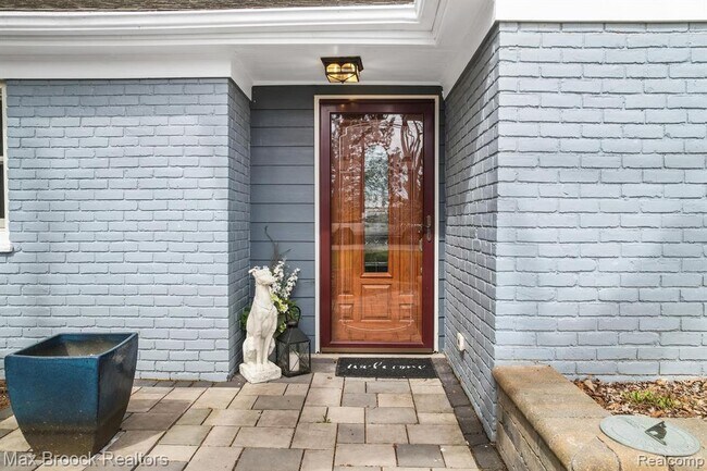 Building Photo - 2905 W Hickory Grove Rd