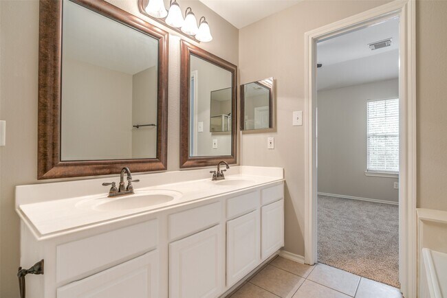 Building Photo - 34 Marble Rock Pl