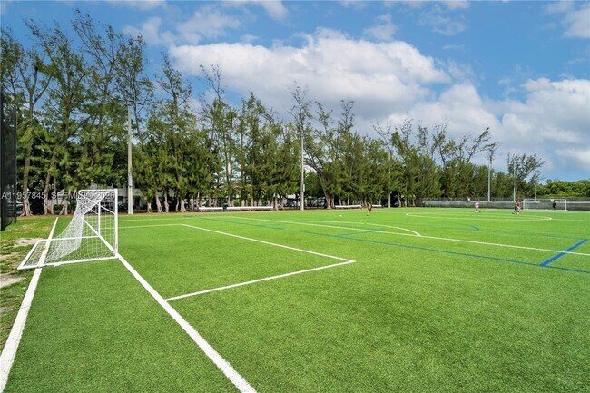 Building Photo - 727 14th Pl