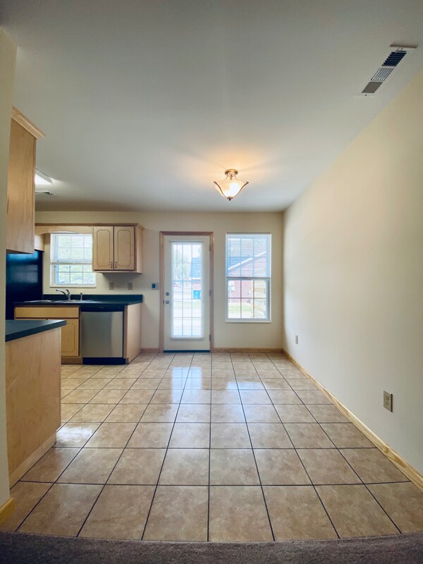 Building Photo - 1123 Hills Chapel Rd