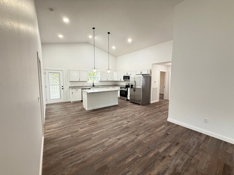 Building Photo - 158 Sky View Meadow Dr