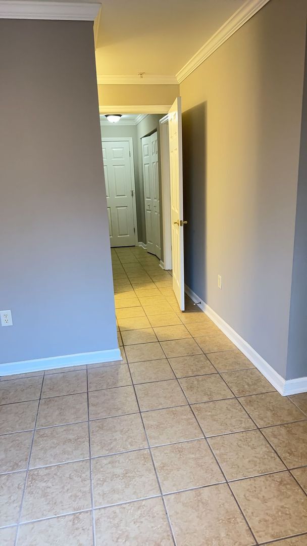 Building Photo - Beautiful Brighton Bay Villa with Garage