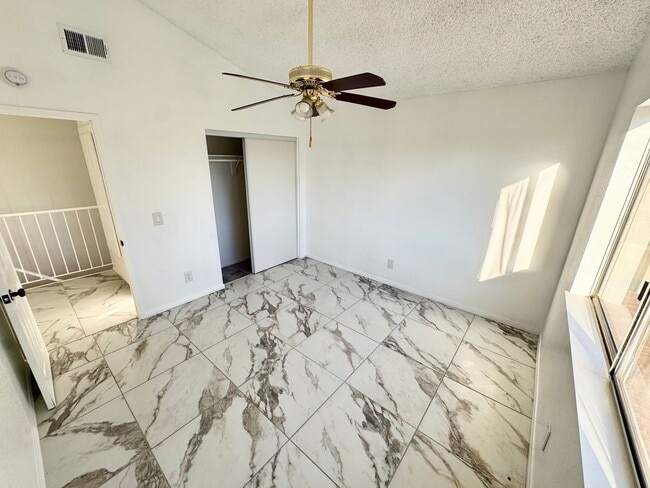 Building Photo - Beautiful cul-de-sac Home