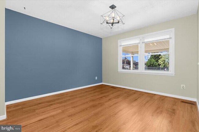 Building Photo - 1268 Delbert Ave