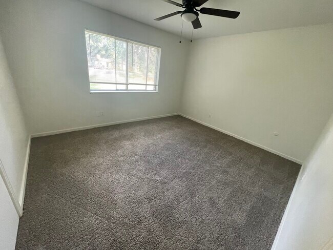Building Photo - 1405 Dianne Dr