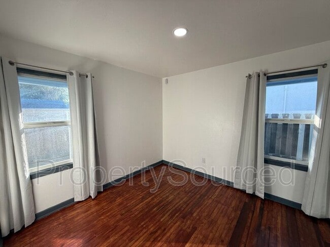 Building Photo - 632 Fir St