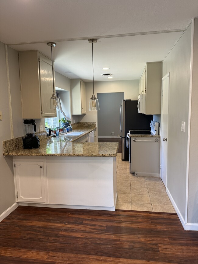 Building Photo - 4825 Rockland Way