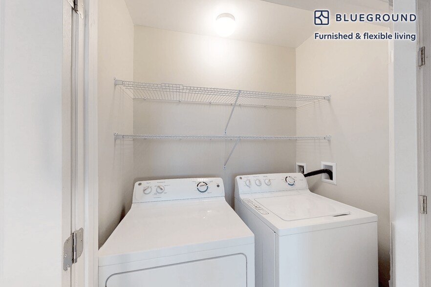 Building Photo - 40 Riverpath Dr