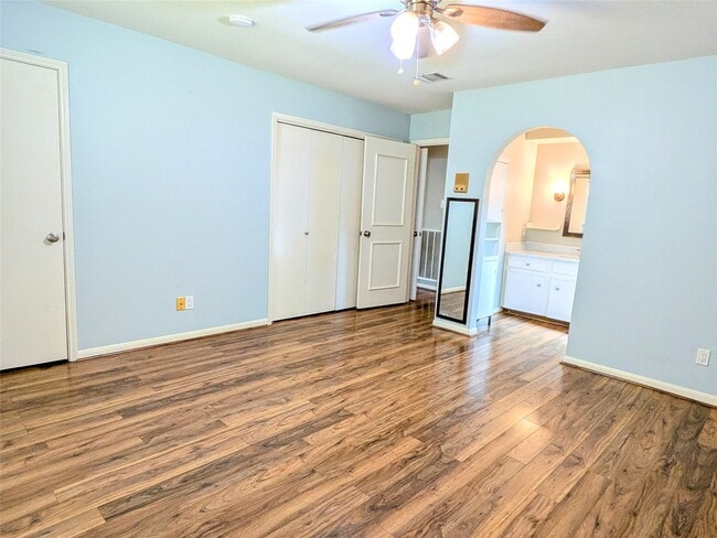 Building Photo - 9702 Harrowgate Dr