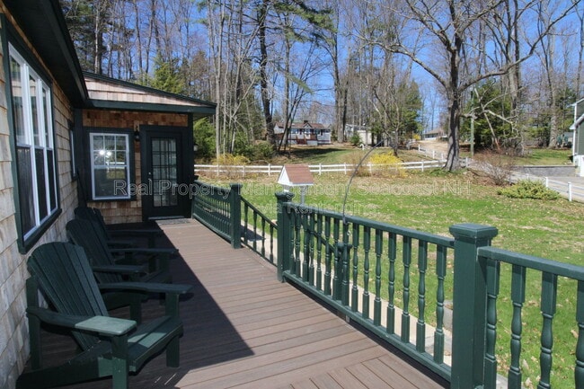 Building Photo - 94 Lakeshore Dr