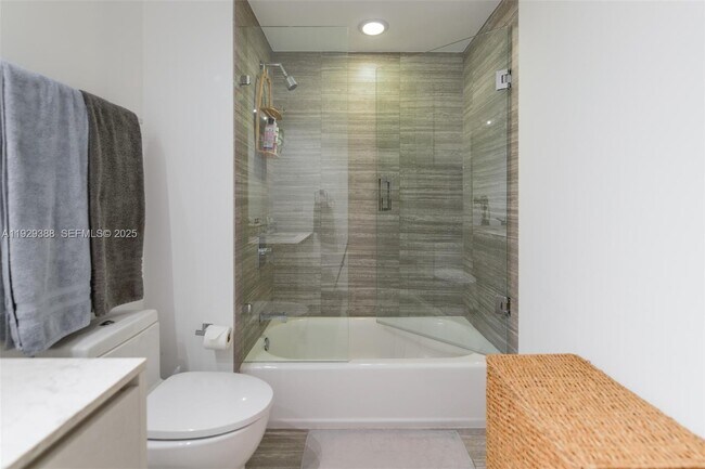 Building Photo - 1010 Brickell Ave