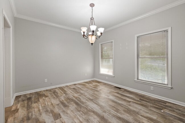 Building Photo - 377 Church St