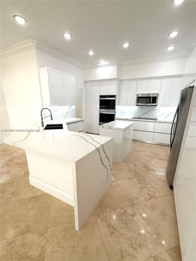Building Photo - 2547 Montclaire Cir