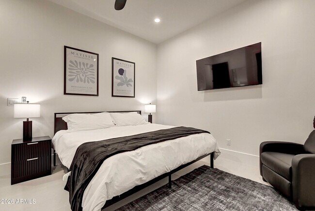 Building Photo - 6401 E Larkspur Dr