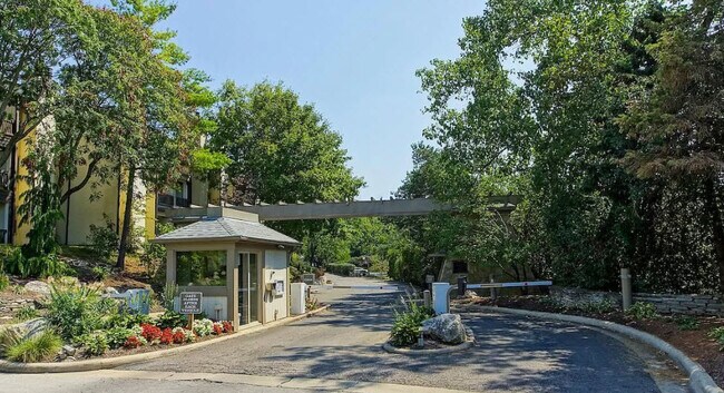 Gated Entrance - 1450 Cliff Ct