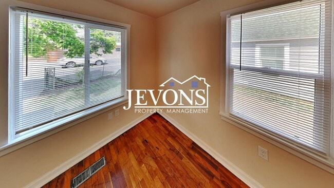 Building Photo - Step into your new residence, a charming s...