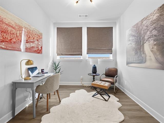 Building Photo - 2325 Offerande Dr