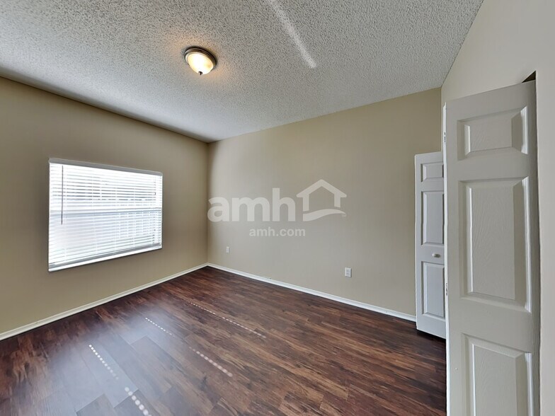 Building Photo - 823 Springwood Cir