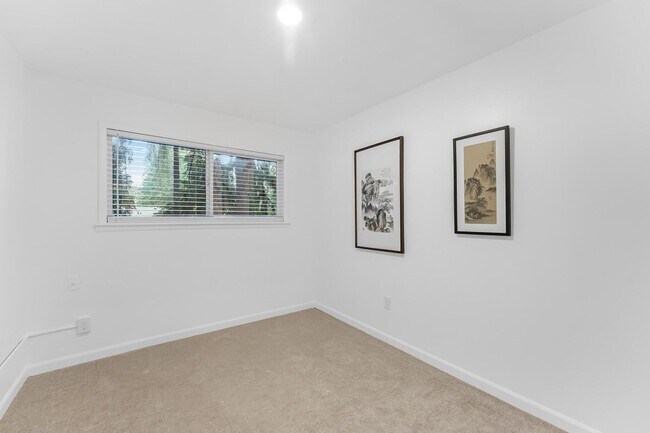 Building Photo - Fully Renovated & Very | Huge Yard | New HVAC | Lease w/ Option to Buy