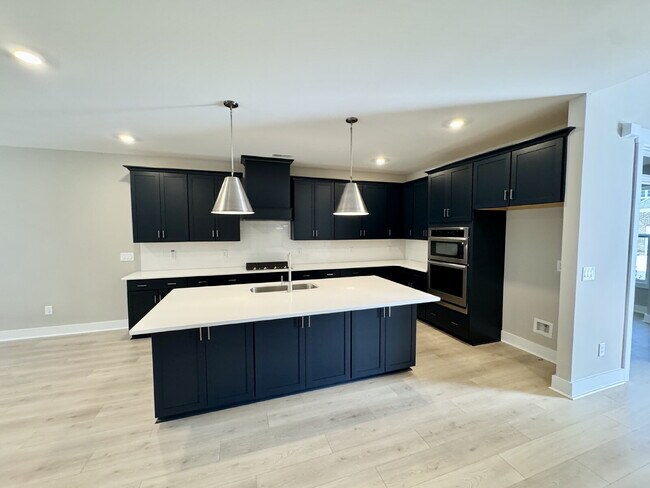 Building Photo - Brand New Townhome in Seneca