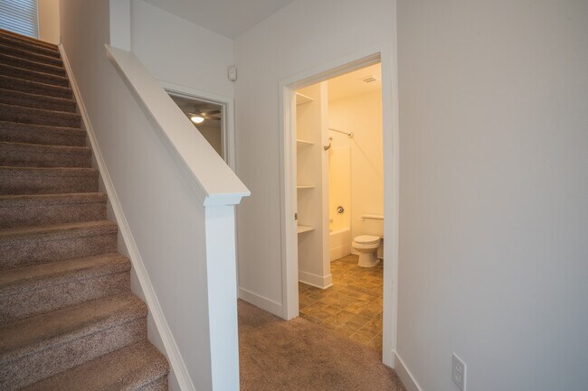 Building Photo - 1032 Skyline View Way