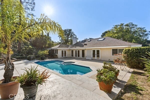 Building Photo - 3150 Dona Maria Dr