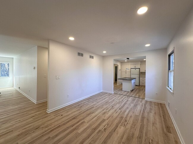 Building Photo - 842 Beatrice Pkwy