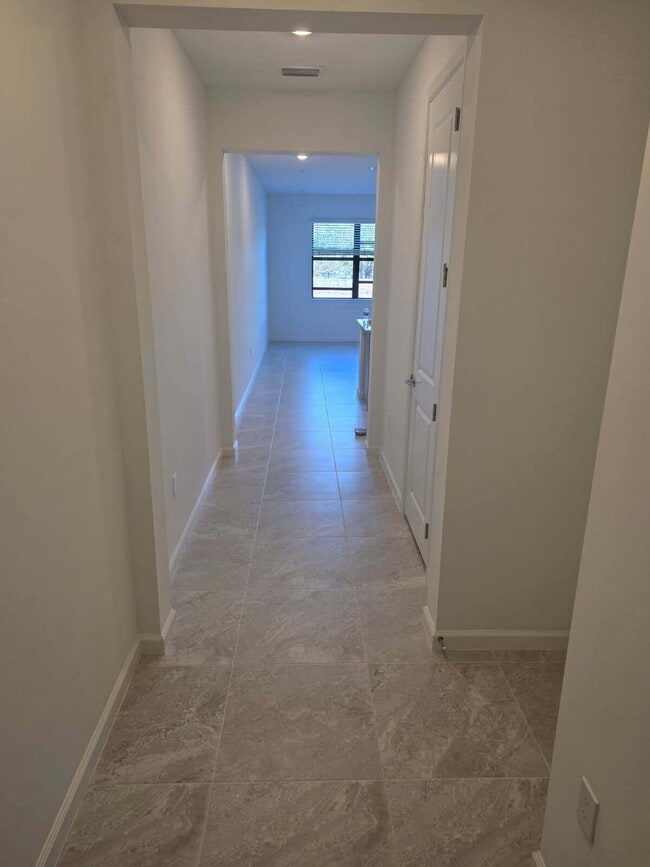 Building Photo - 2880 SE Federal Hwy