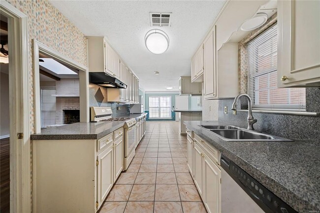 Building Photo - Beautiful 5BR/2BA Home in Montgomery, AL