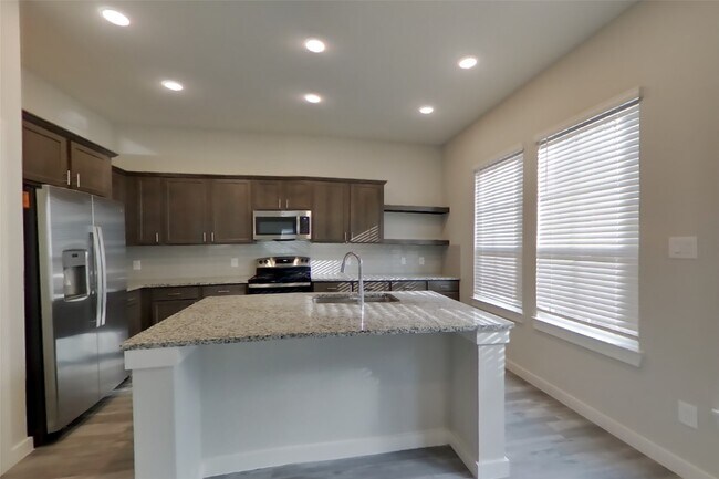 Building Photo - 9835 Willow Creek Commerce Dr