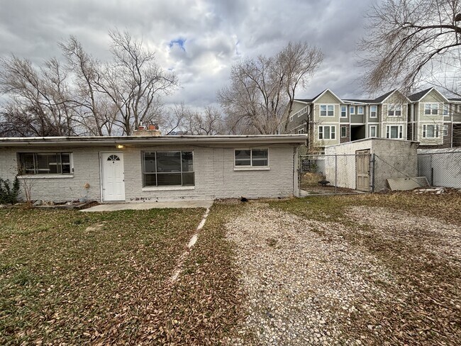 Building Photo - 13413 Minuteman Dr