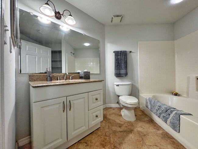 Building Photo - Newly Renovated Ground Floor 1 BR/1 BA Condo!