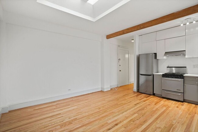 Building Photo - Amazing One-Bedroom Adams Morgan Unit! - W...