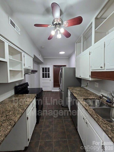 Building Photo - 5949 Quail Hollow Rd