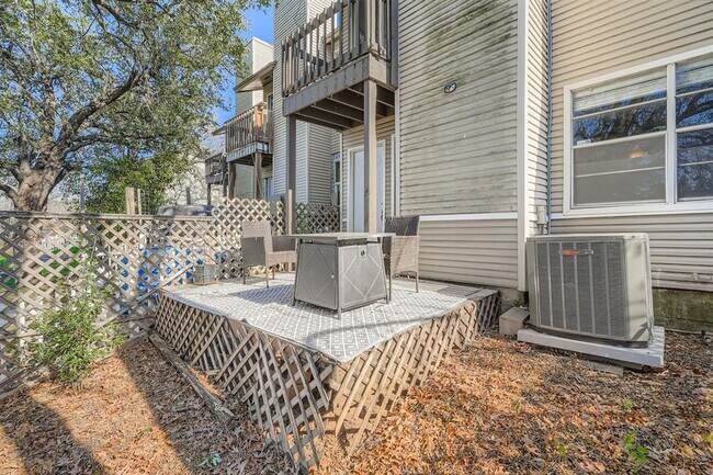 Building Photo - 1827 River Crossing Cir