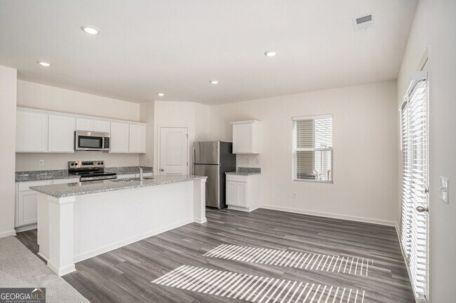 Building Photo - 7650 Saffron Ave