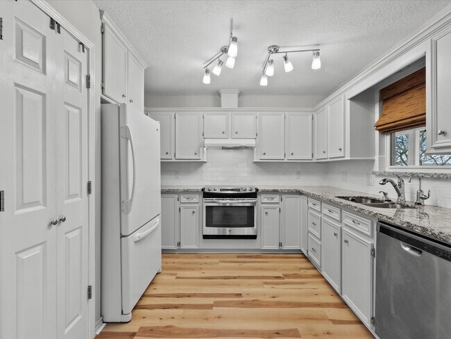 Building Photo - 5317 County Rd 868 E