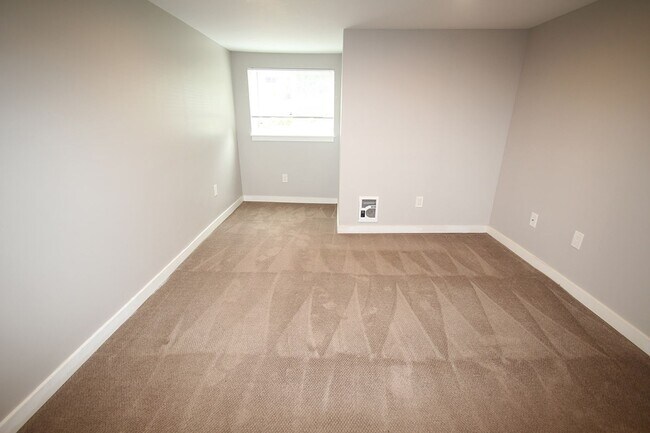Building Photo - 7326 Triplex