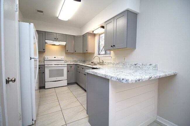 Building Photo - Spacious 3BR Townhome Near Pensacola State College with Flex Room, Private Balcony & Fenced Backy...
