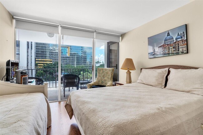 Building Photo - 1915 Brickell Ave