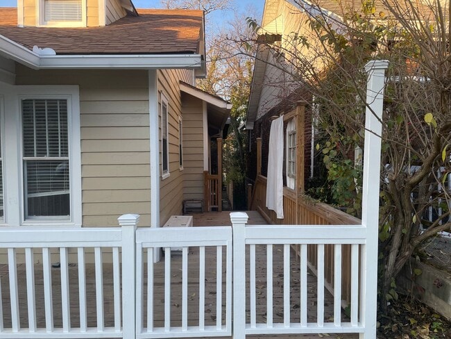 Building Photo - Historic Home 3BR / 2BA Detached Garage, W...