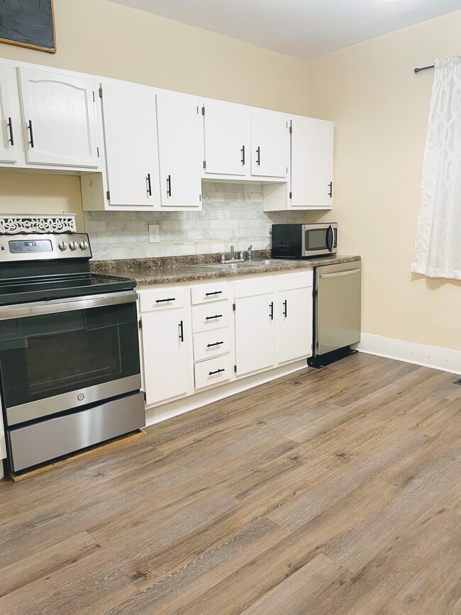 Building Photo - 3920 E Church St