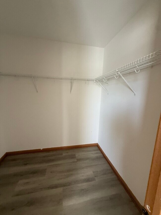 Building Photo - 757 Bayles Dr