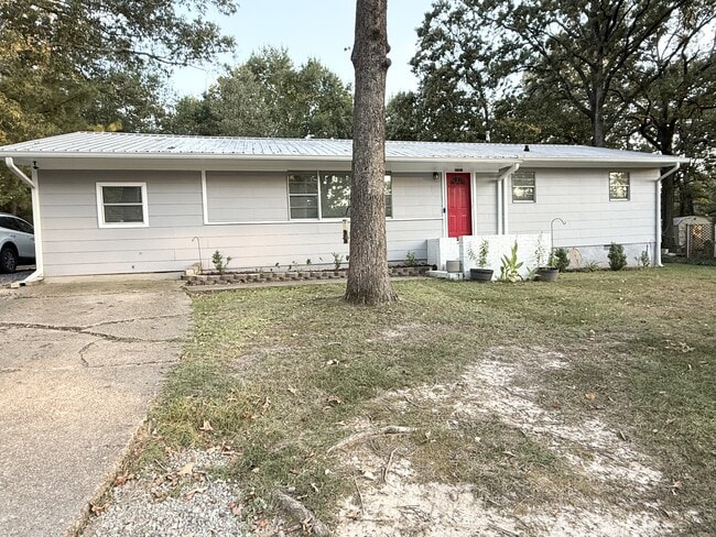 Building Photo - 3251 Crafton St
