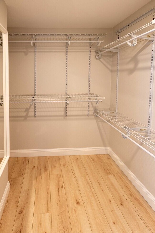 Building Photo - Spacious End-Unit Townhome in Gated Liberty Commons