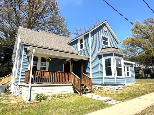 Building Photo - Historic Home for Rent in Downtown Siloam